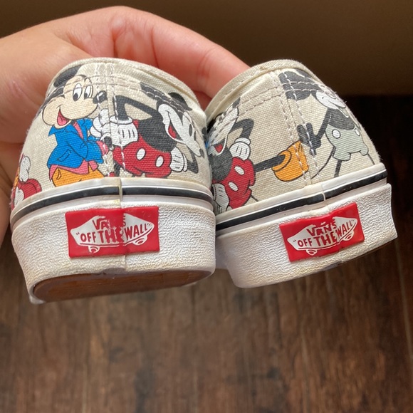 Vans - Picture 3 of 6